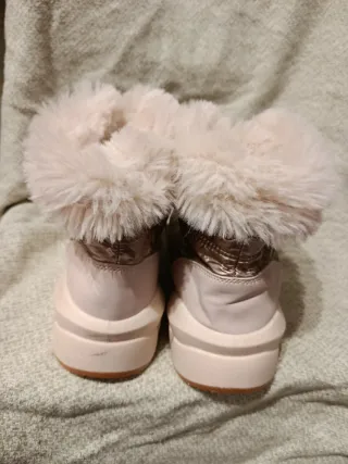 Botas de nieve rosas y doradas con pelo