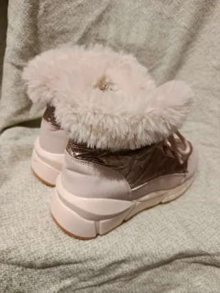 Botas de nieve rosas y doradas con pelo