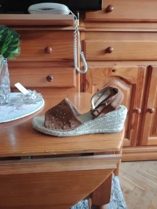 Sandalias cuña rafia marrón talla 39