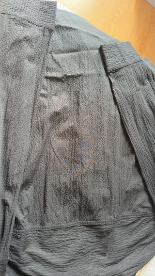 Camisa Zara amplia negra, tela efecto arrugado