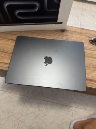 Macbook Pro 14 M4 16/512GB Space Gray + Funda