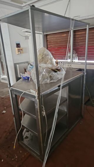 Mesa de cocina acero inoxidable con estantes