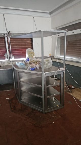 Mesa de cocina acero inoxidable con estantes