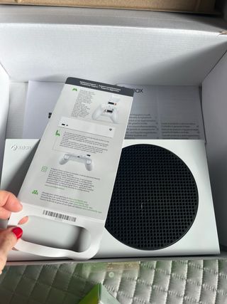 Xbox Series S + 2 Mandos (Bianco e Giallo)