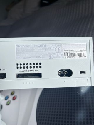 Xbox Series S + 2 Mandos (Bianco e Giallo)