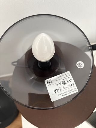 Lámpara de mesa moderna