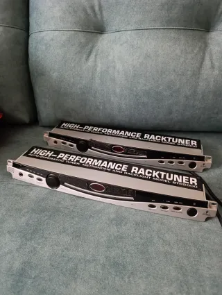 2 Behringer BTR2000 Rack Tuner Afinador