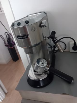 Cafetera DeLonghi con brazo