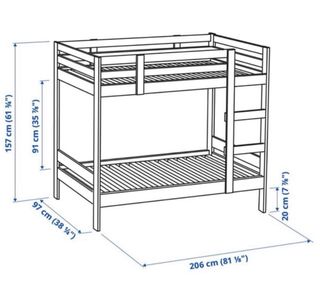 Cama litera de madera separable con colchones.