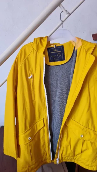 Chaqueta Zara Amarilla Impermeable Talla 152