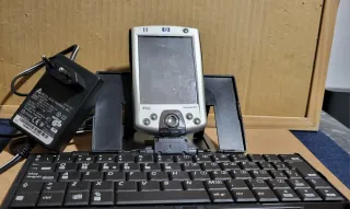 HP iPAQ Pocket PC h2210/h2215 con teclado y WiFi