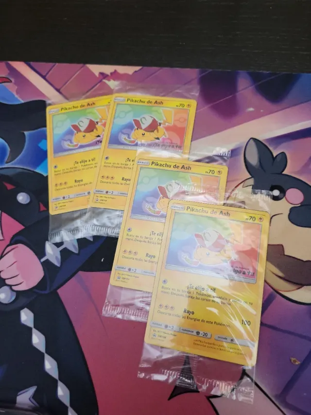 Pikachu de Ash Pokémon TCG (4 Cartas)