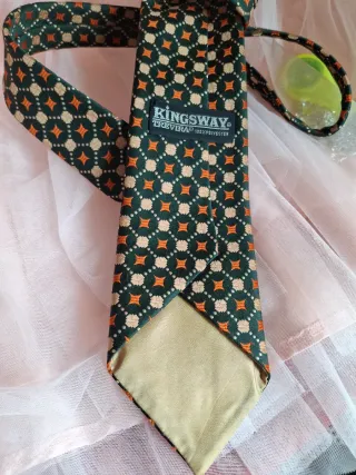 Cravatta uomo elegante fantasia geometrica