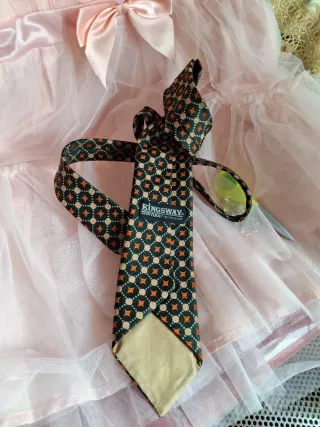 Cravatta uomo elegante fantasia geometrica