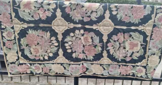 Tappeto lana fantasia fondo scuro con fiori