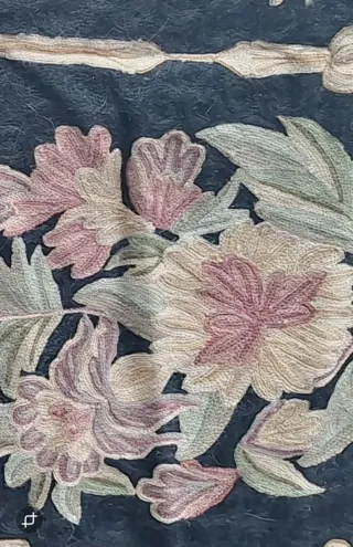 Tappeto lana fantasia fondo scuro con fiori