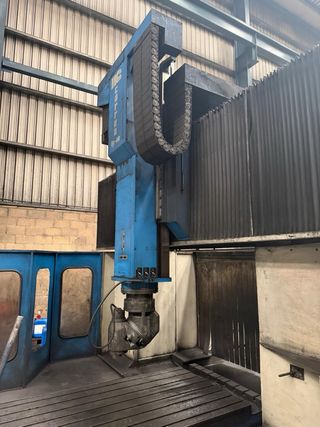 Fresadora Correa FP40/40