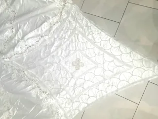 Abito da sposa bianco con ricami