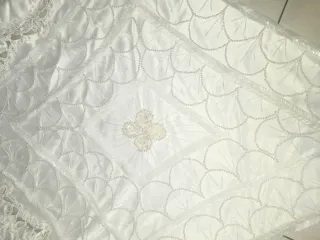 Abito da sposa bianco con ricami