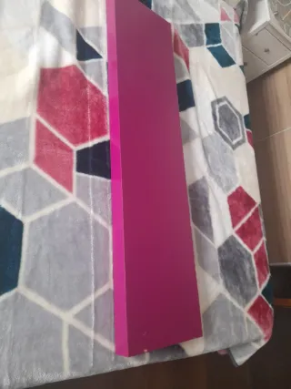 Estantería rosa de plástico