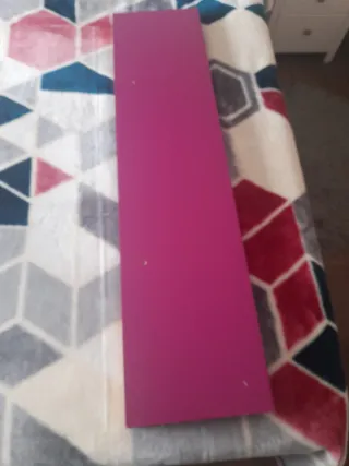 Estantería rosa de plástico