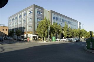 Oficina en venta en El Juncal - Av. de la Paz en Sevilla