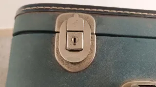 Maleta Vintage antigua y robusta (sin llave)