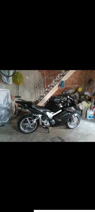 Honda VFR 800 Negra