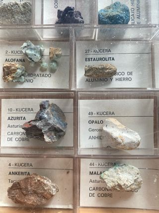 Antica scatola di minerali / Vecchia collezione di minerali