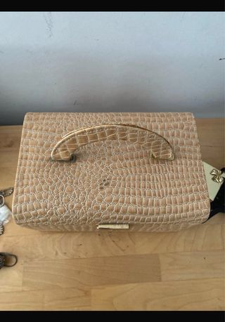 Joyería Beige y Dorada