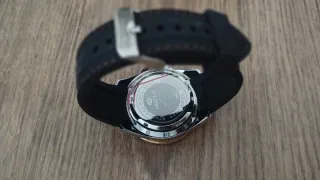 Reloj Marea Negro y Dorado