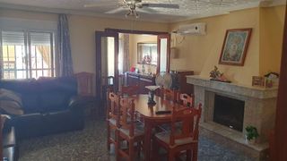 Chalet en venta en Carmona