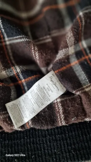 Cazadora de piel con capucha