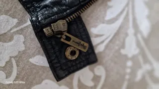 Cazadora de piel con capucha