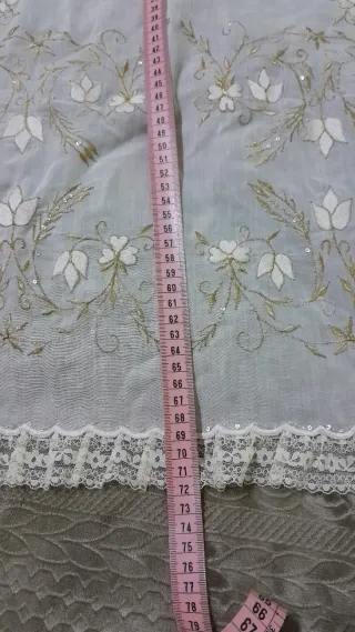 Delantal huertana bordado oro y blanco