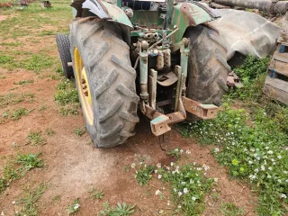 Tractor John Deere 5615F para reparar