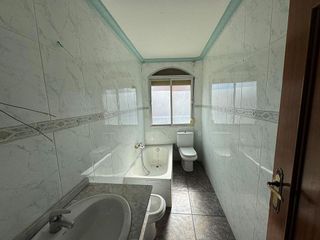 Casa adosada en venta en Guadix