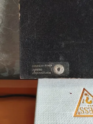 Quadro decorativo in metallo e legno