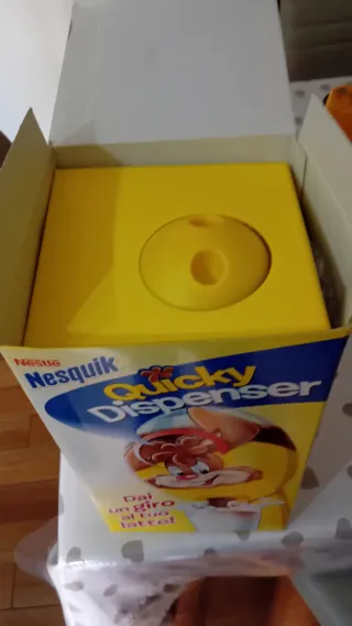 Dispenser Nesquik Quicky Nestle anni '90 raro