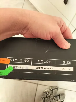 Stivaletti effetto pitone