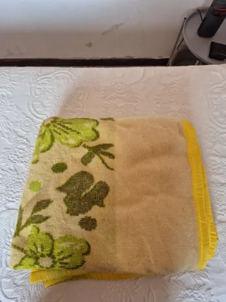 Manta de forro polar con estampado floral