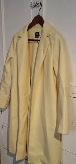 Abrigo Zara Amarillo