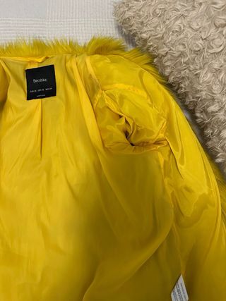 Abrigo pelo sintético amarillo Bershka mujer