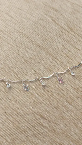 Pulsera plata con tréboles y circonita