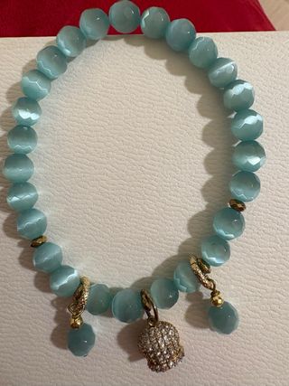 Bracciale perle azzurre sfaccettate charms oro