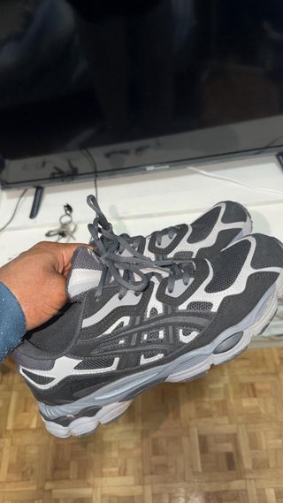 ASICS Zapatillas Negras y Grises