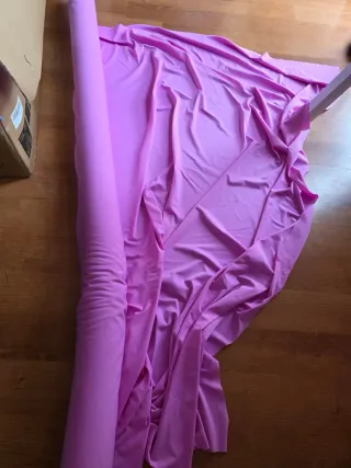 Dos rollos de tela fucsia