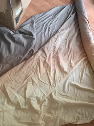 Dos rollos de tela fucsia