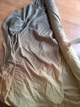 Dos rollos de tela fucsia