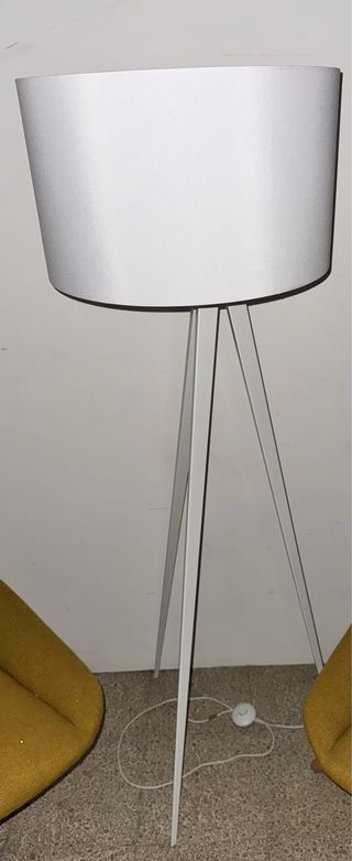 Lámpara de pie trípode blanca